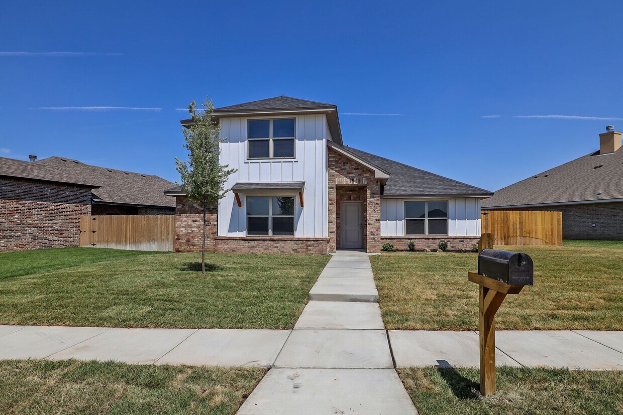 Primary Photo - New Construction in City View!