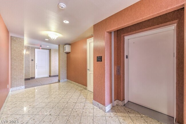 Building Photo - 20 E Serene Ave