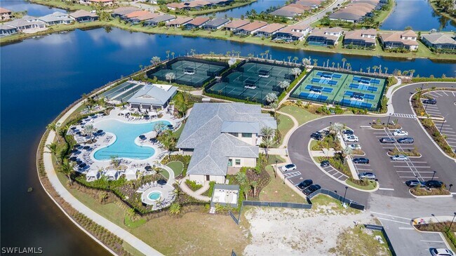 Foto del edificio - 15336 Lucerna St