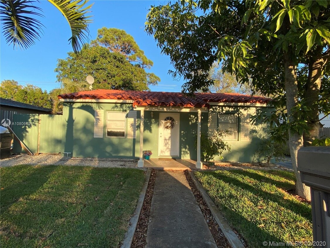 Primary Photo - 1420 NW 2nd Ave