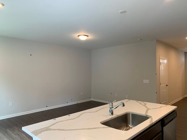Building Photo - 843 Oak Center Dr