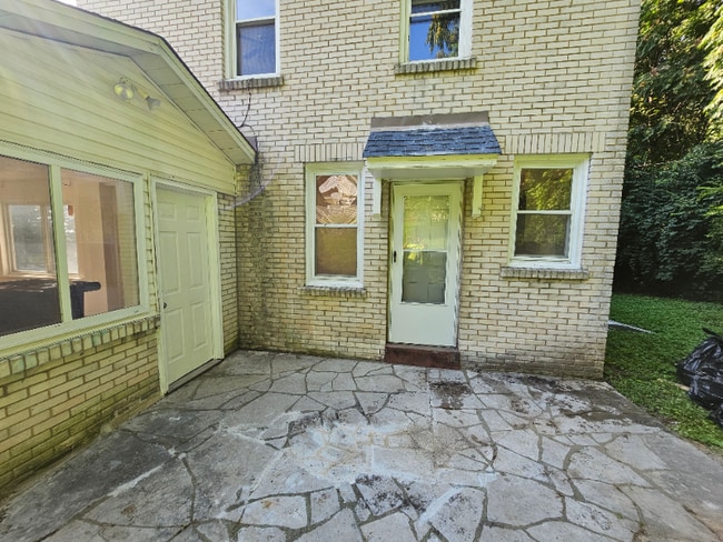 Building Photo - 8919 Hillslope Dr