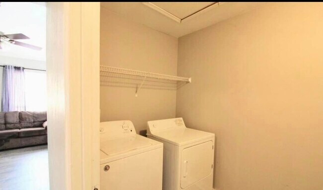 Foto del edificio - 1556 Devon Ln