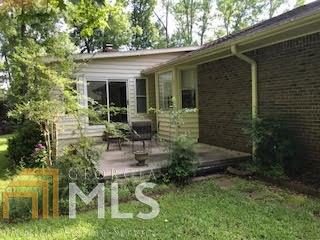 Building Photo - 250 Lake Cir Dr