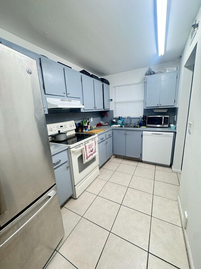 Foto del edificio - 4640 Lucerne Lakes Blvd W