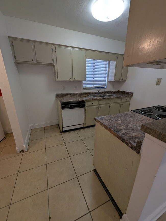 Building Photo - Cedar Ridge 713A