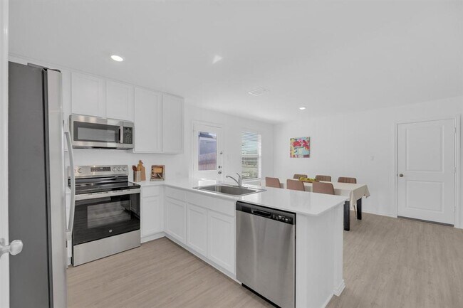 Foto del edificio - 353 Marty Allen Lp