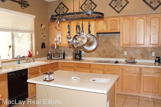 Building Photo - 4251 E Carriage Way