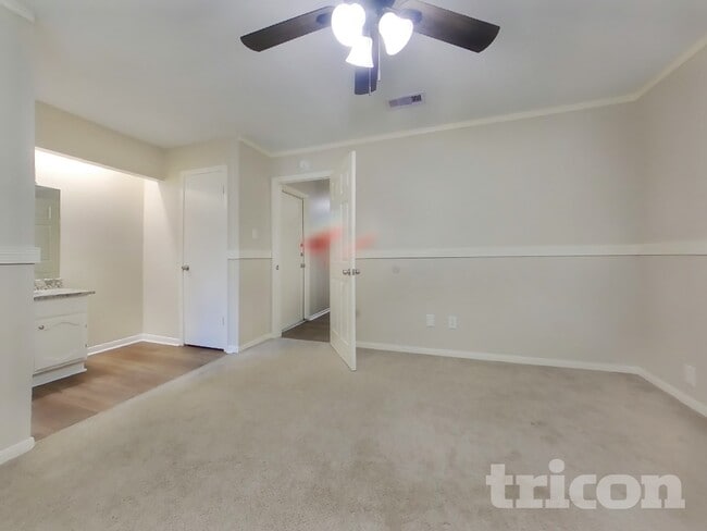 Building Photo - 2706 King James Ct