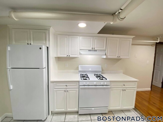 Building Photo - 171 Hemenway St