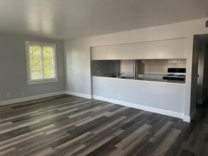 Building Photo - 800 Travis St