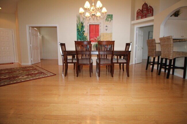 Foto del edificio - 404 Sabal Palm Ln