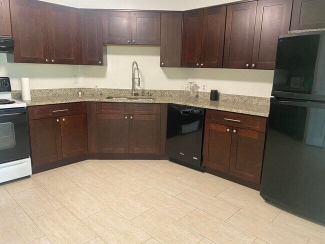 Building Photo - 405 Harmon Cove Tower