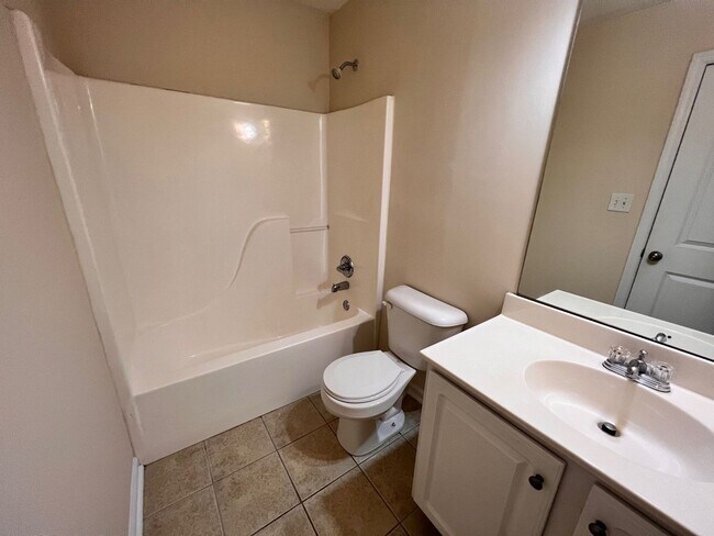 Foto del edificio - PRE-LEASING FOR AUGUST 2026!