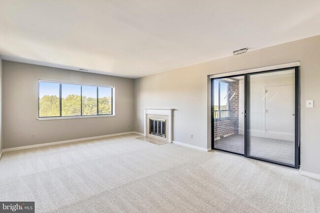 Foto del edificio - 11500 Fairway Dr