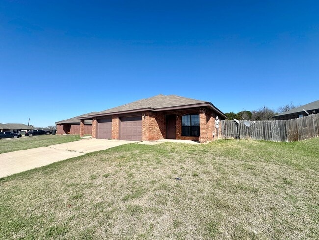 Building Photo - 3105 Dannen Ct