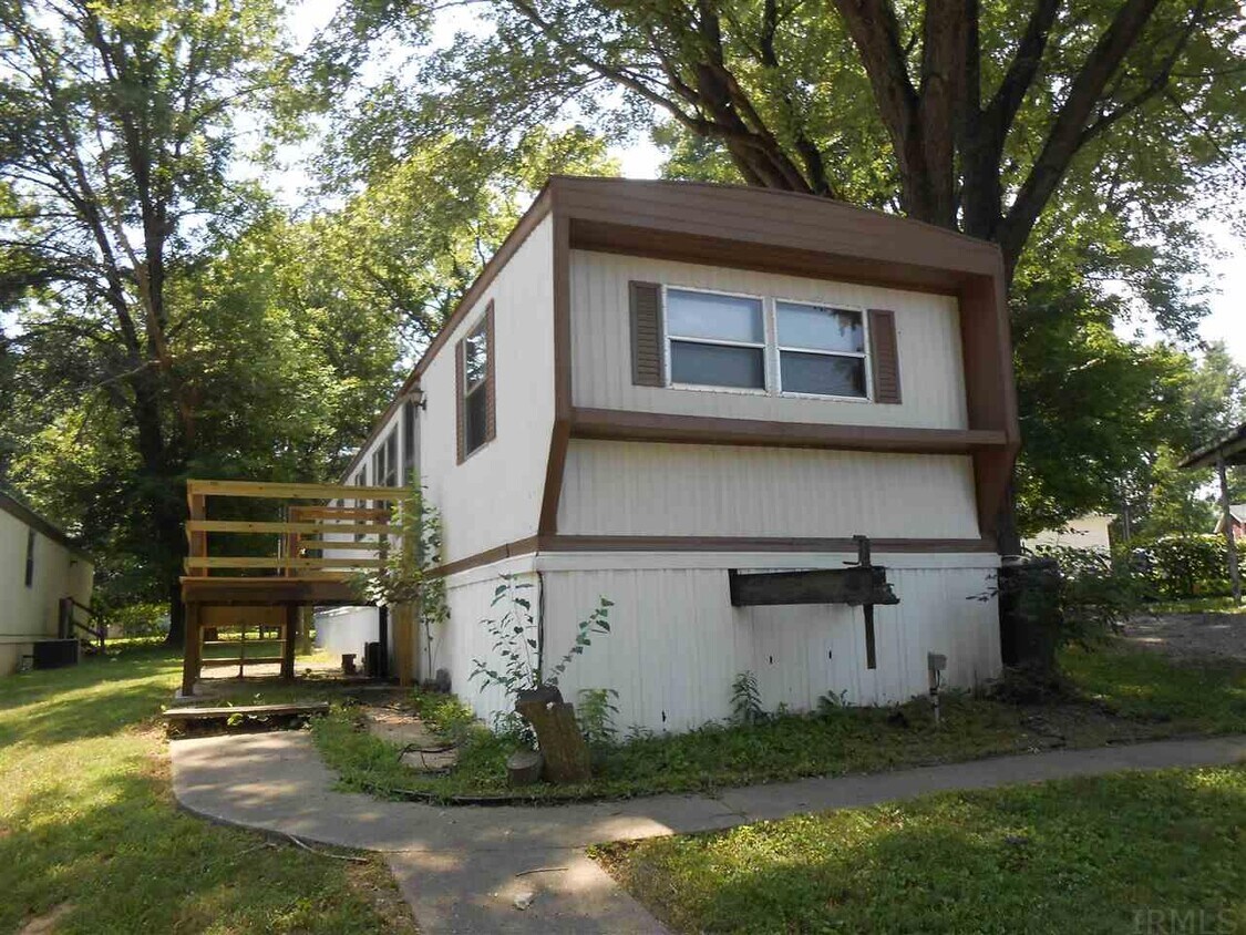 Primary Photo - 159 W Church Ln