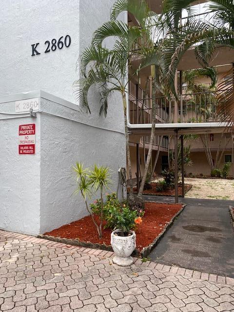 Building Photo - 2860 Somerset Dr