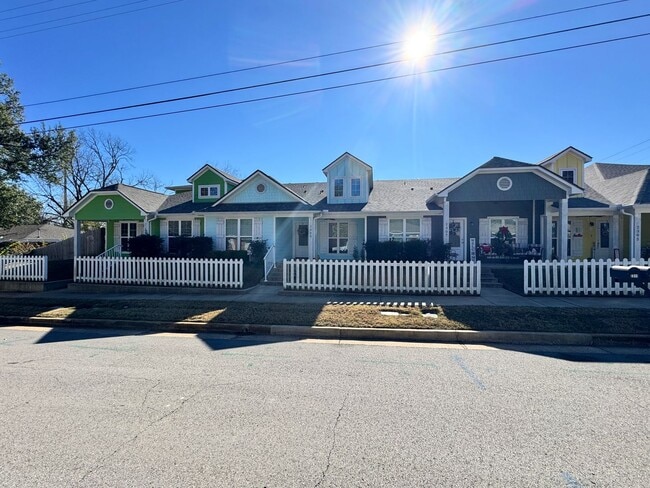 Building Photo - 2311 Airline