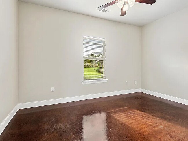 Foto del edificio - 46029 Lee Hughes Rd