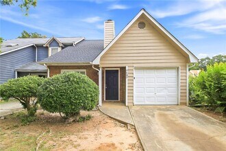 Building Photo - 7980 Woodlake Dr