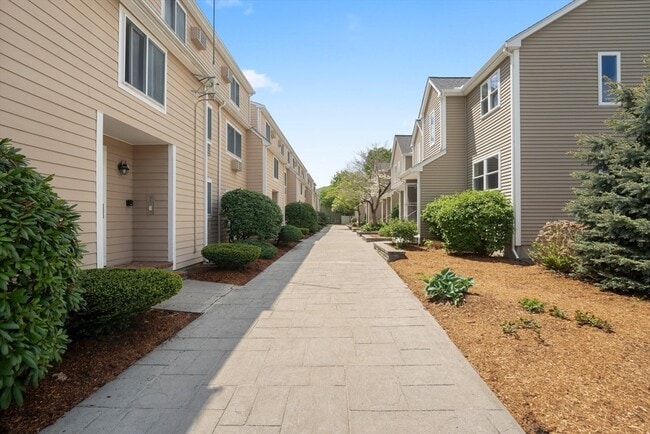 Building Photo - 51 Fairfield Park