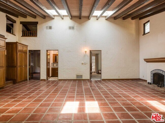 Building Photo - 1614 Crater Ln