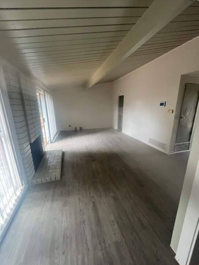 Building Photo - 3 Bedroom 2 Bath Riverside, Ca