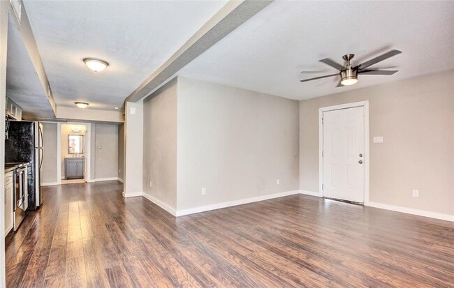 Building Photo - 7204 Twin Crest Dr