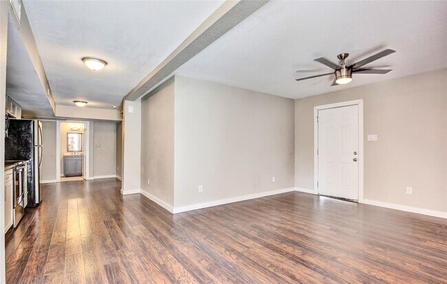 Foto del edificio - 7204 Twin Crest Dr