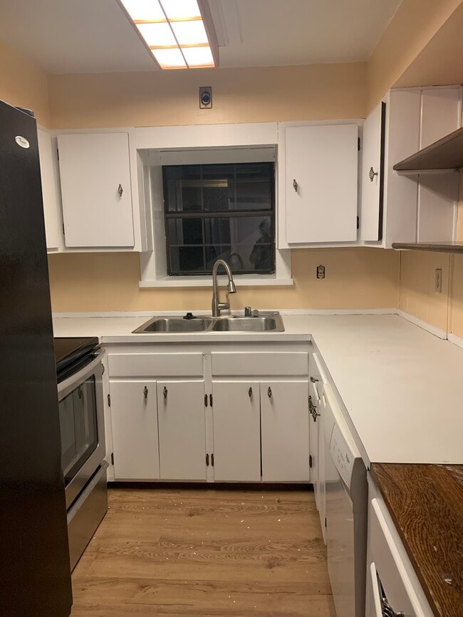 Foto del edificio - 655 Kilmer St