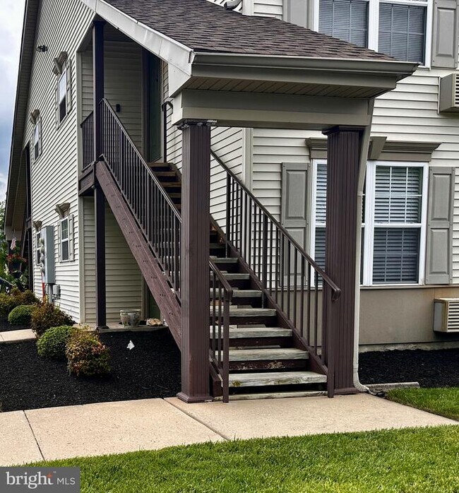 Foto del edificio - 137 Roosevelt Blvd