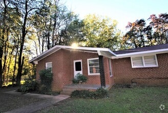 Building Photo - 2733 Clayton Dr NW