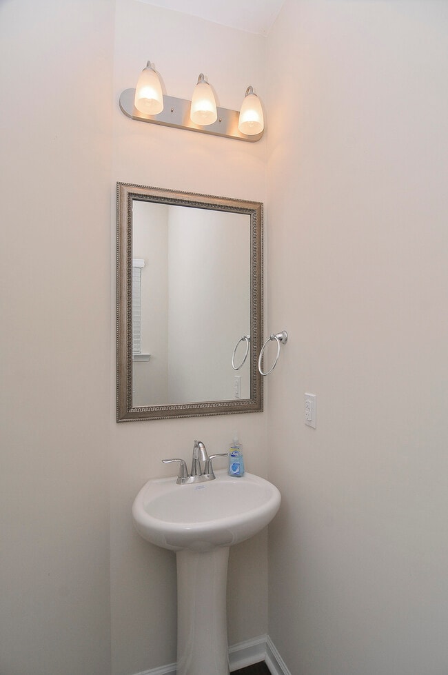 Foto del edificio - 429 Eastfair Dr