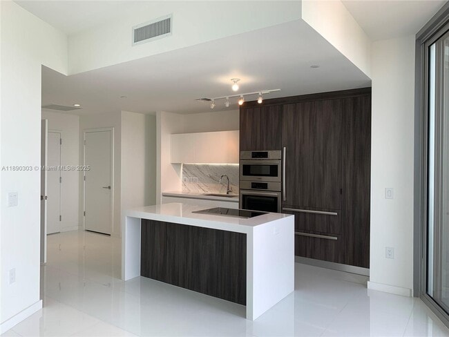 Foto del edificio - 851 NE 1st Ave