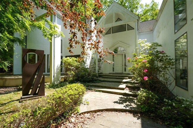 Foto del edificio - 246 Cleft Rd