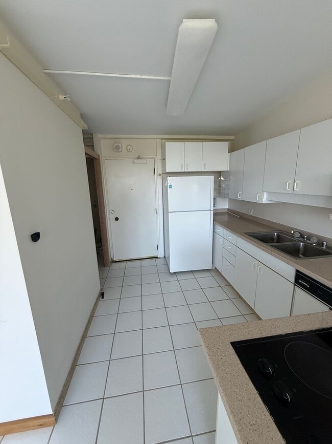Building Photo - Studio unit for $1,900.00 a month at the Marco Polo
