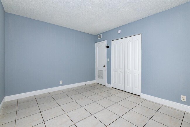 Building Photo - 4061 N Dixie Hwy