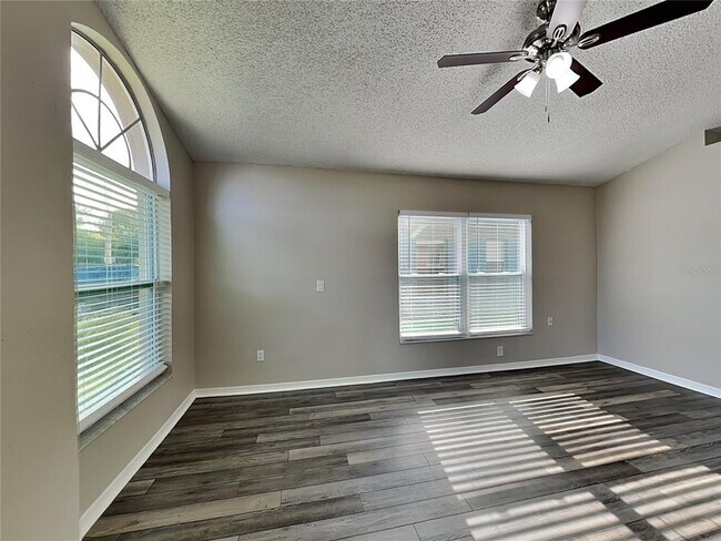 Foto del edificio - 7323 R J Cove Ct