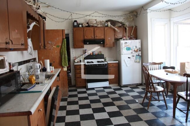 Foto del edificio - 8 Greylock Rd