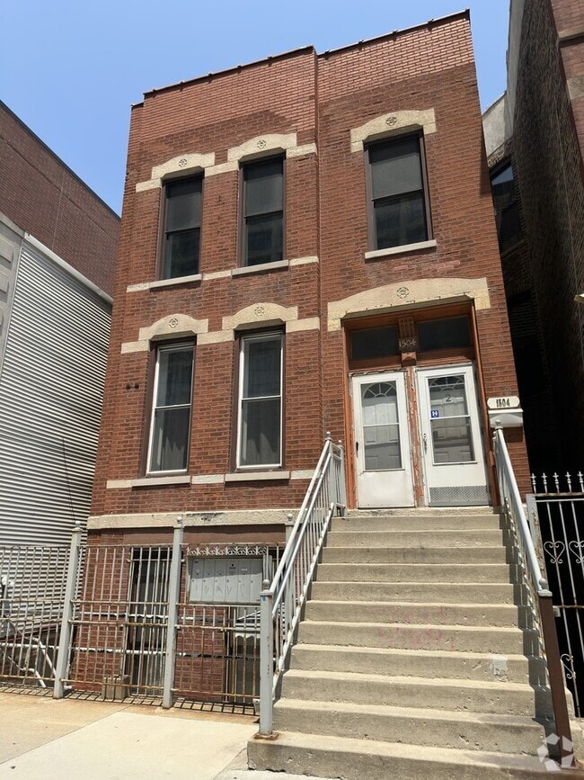 Building Photo - 1504 W Division St
