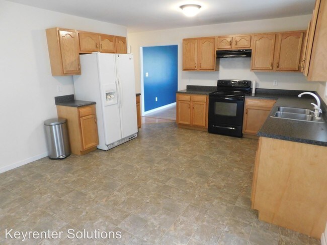 Building Photo - 3 br, 2.5 bath House - 1516 C Street