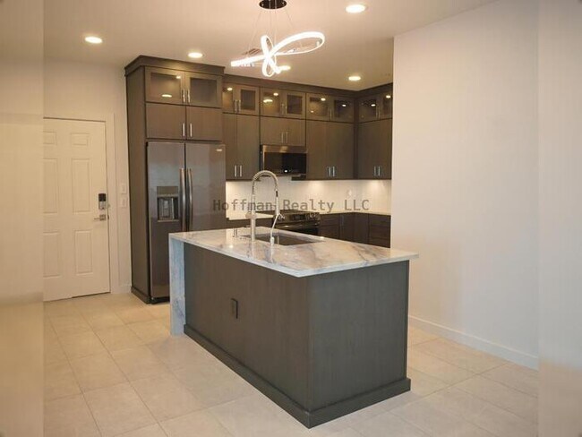Foto del edificio - 2-Bed, 2.5-Bath Water-Front Condo in South Tampa