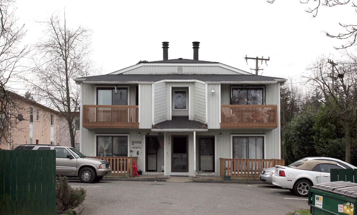 Primary Photo - 9928 Des Moines Way S
