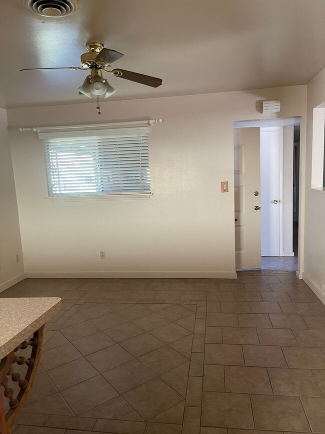 Building Photo - 3 BED / 2 BATH HOME CLOSE TO DOWNTOWN!