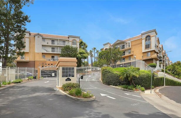 Foto principal - 4760 Templeton St
