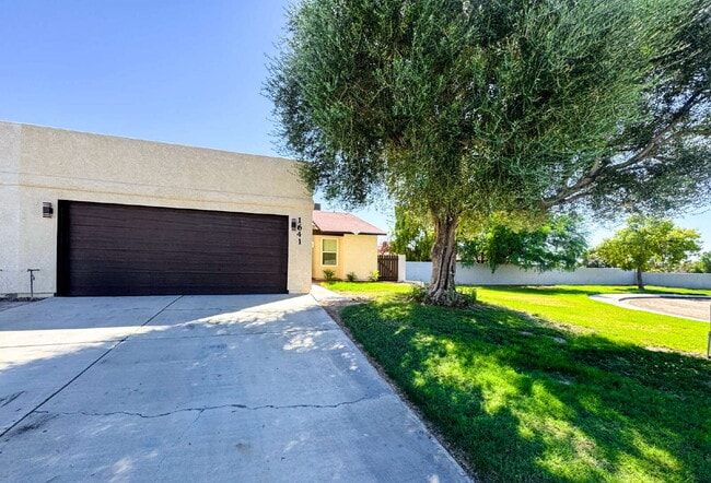 Foto del edificio - "Newly Updated 3-Bedroom Duplex with 2 Ful...