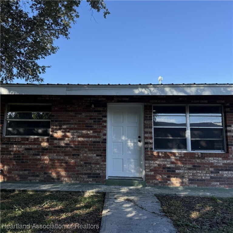 Foto principal - 1442 N Melrose Dr