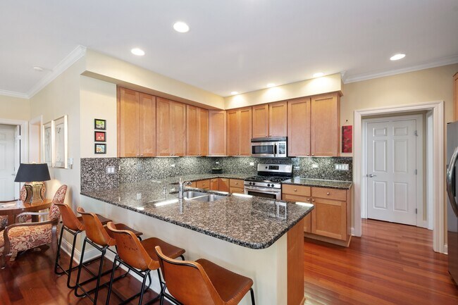 Foto del edificio - 1056 W Lawrence Ave