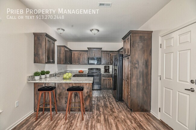 Building Photo - Parkview Townhome - Available August 9th